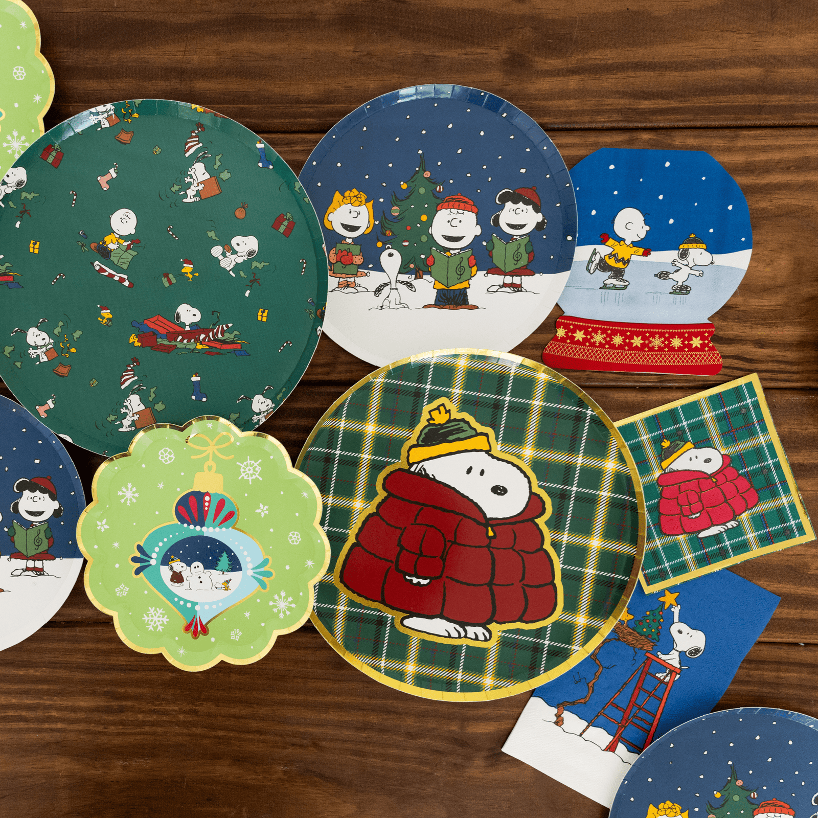 Peanuts Classic Christmas  Dinner Plates