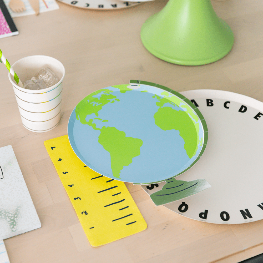 Smarty Pants Globe Large Plates